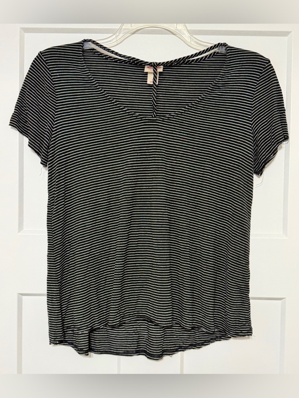 981: Mossimo Supply Co. Black & White Striped Short Sleeve Tee - Small